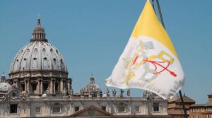 What do the parts of the Vatican flag symbolize?